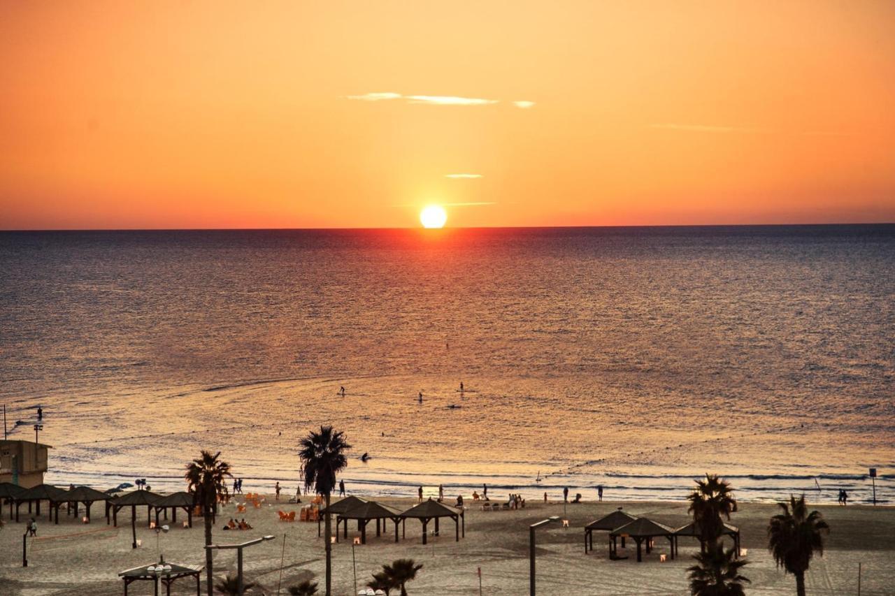 Beach Hotel By Zvieli Hotels Тел Авив Екстериор снимка