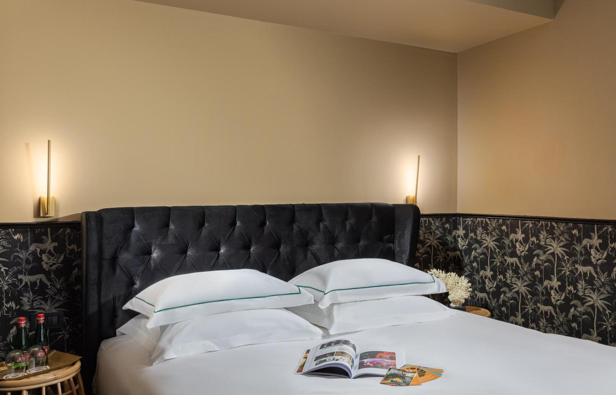 Beach Hotel By Zvieli Hotels Тел Авив Стая снимка