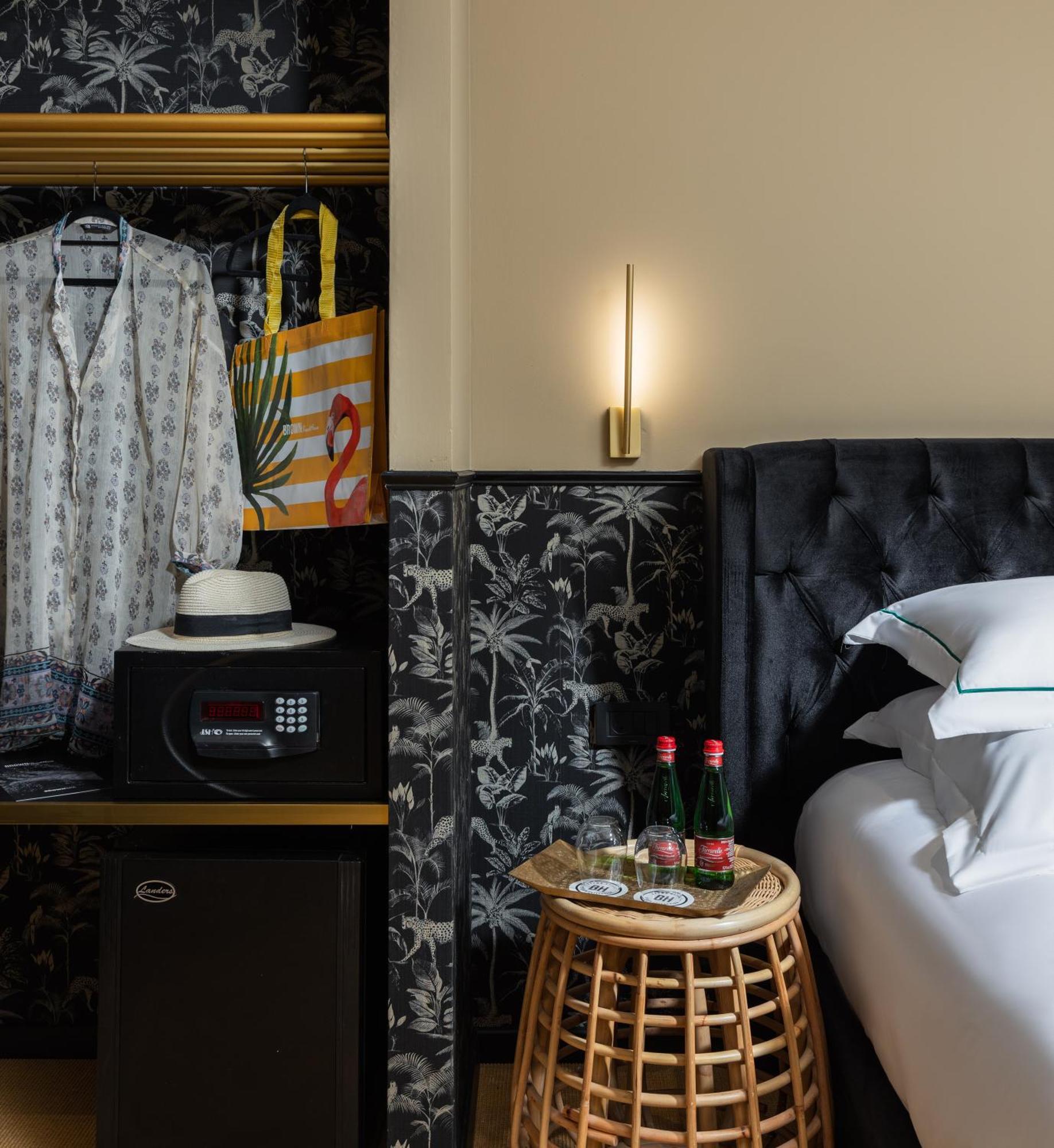 Beach Hotel By Zvieli Hotels Тел Авив Стая снимка